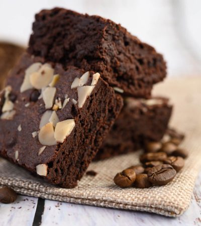 A kávé íze kiválóan kombinálható az édes, krémes édességekkel.