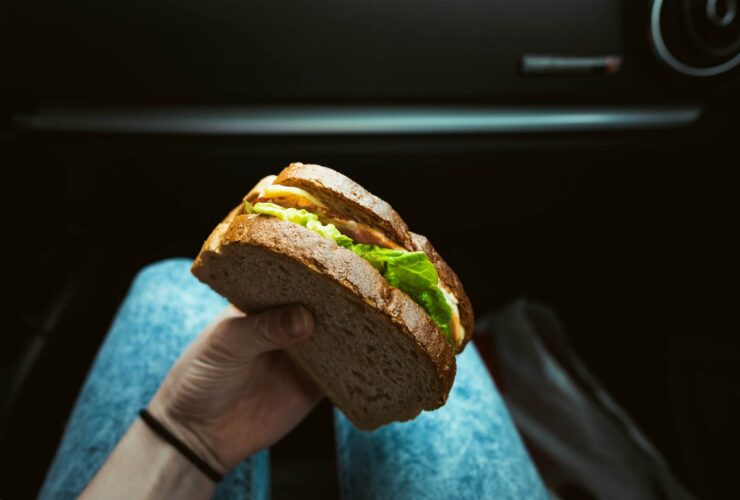 Könnyű és ízletes vegán uzsonnák utazáshoz és munkába